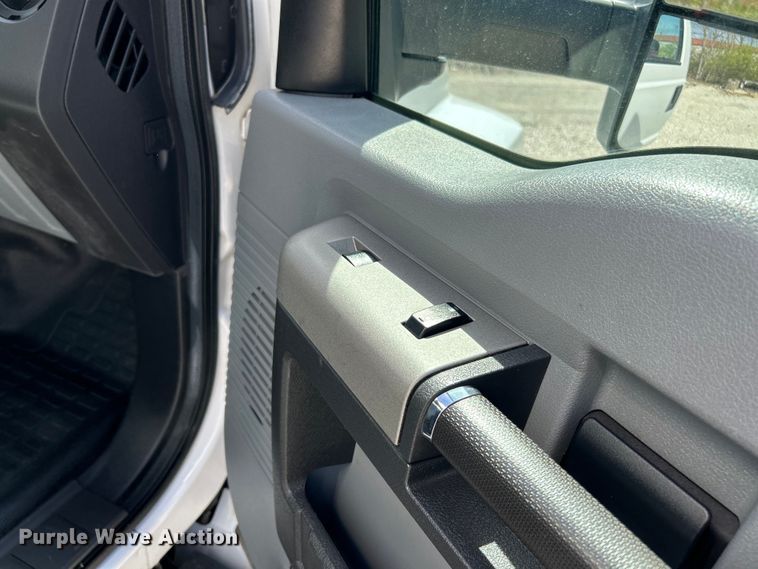 image for item EK4424 2016 Ford F650 Super Duty box truck