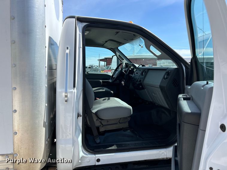 image for item EK4424 2016 Ford F650 Super Duty box truck