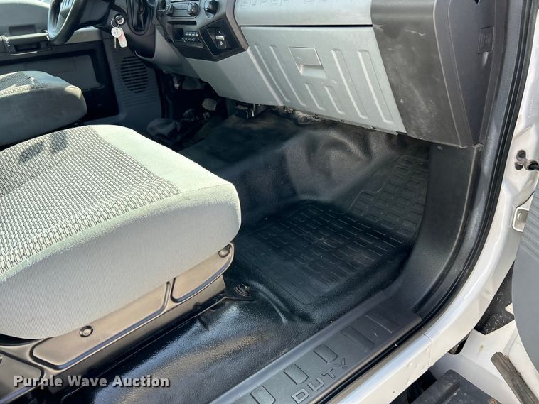 image for item EK4424 2016 Ford F650 Super Duty box truck