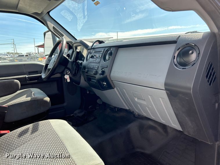 image for item EK4424 2016 Ford F650 Super Duty box truck