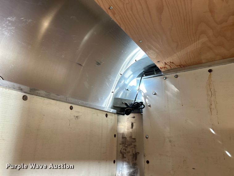 image for item EK4424 2016 Ford F650 Super Duty box truck