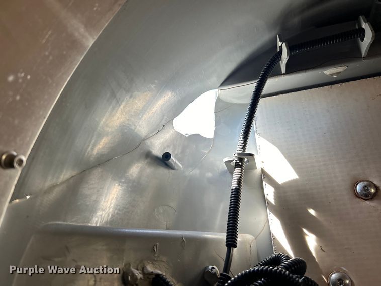 image for item EK4424 2016 Ford F650 Super Duty box truck