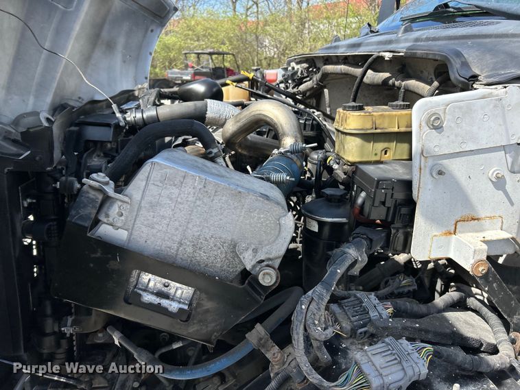 image for item EK4424 2016 Ford F650 Super Duty box truck