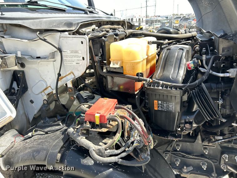 image for item EK4424 2016 Ford F650 Super Duty box truck