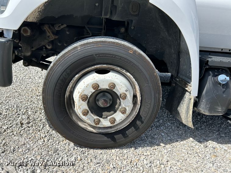 image for item EK4424 2016 Ford F650 Super Duty box truck