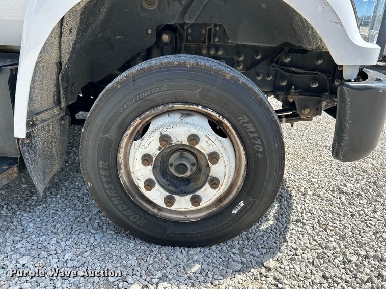 image for item EK4424 2016 Ford F650 Super Duty box truck