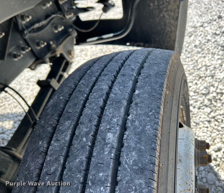 image for item EK4424 2016 Ford F650 Super Duty box truck