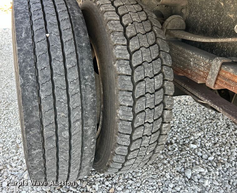 image for item EK4424 2016 Ford F650 Super Duty box truck