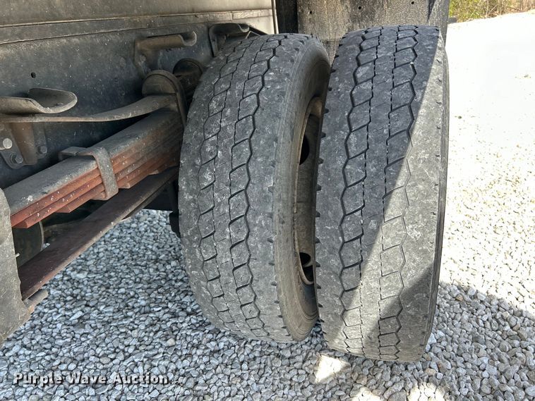 image for item EK4424 2016 Ford F650 Super Duty box truck