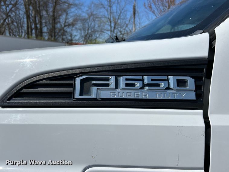 image for item EK4424 2016 Ford F650 Super Duty box truck