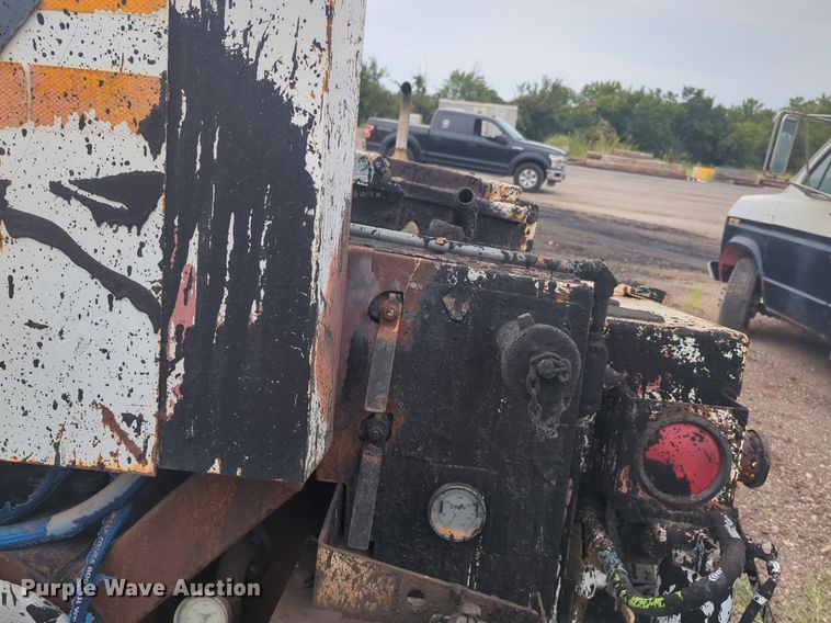 image for item EQ2071 Bearcat 250 crack sealer