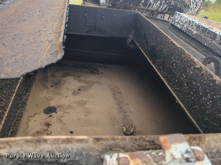 image for item EQ2071 Bearcat 250 crack sealer