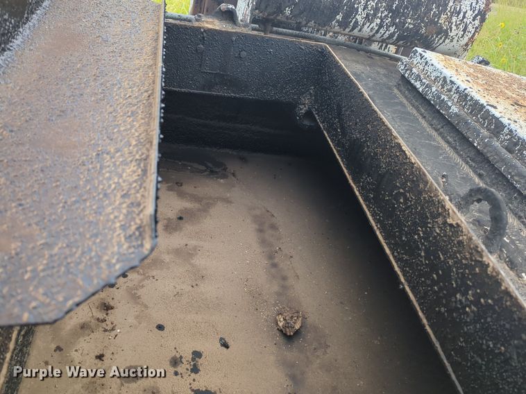 image for item EQ2071 Bearcat 250 crack sealer