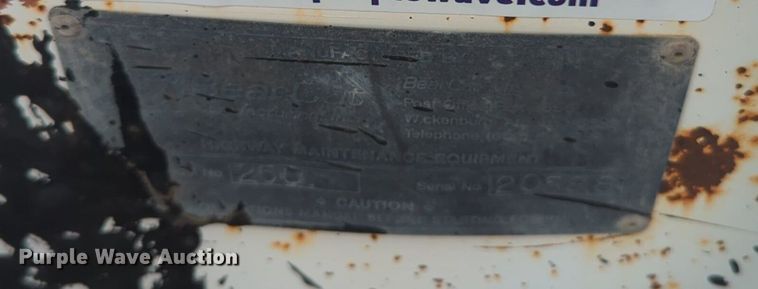 image for item EQ2071 Bearcat 250 crack sealer