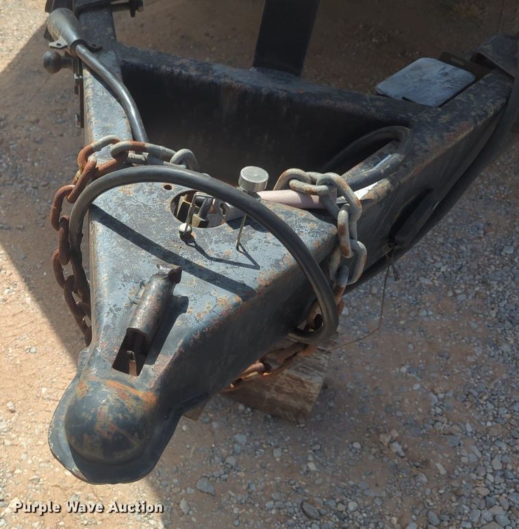 image for item EQ2083 2006 Carson trailer Racer enclosed cargo trailer