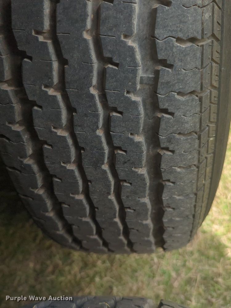 image for item EQ2083 2006 Carson trailer Racer enclosed cargo trailer