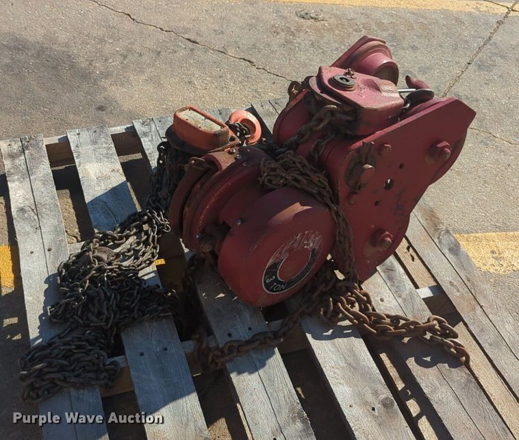 image for item EQ2091 (2) chain hoists