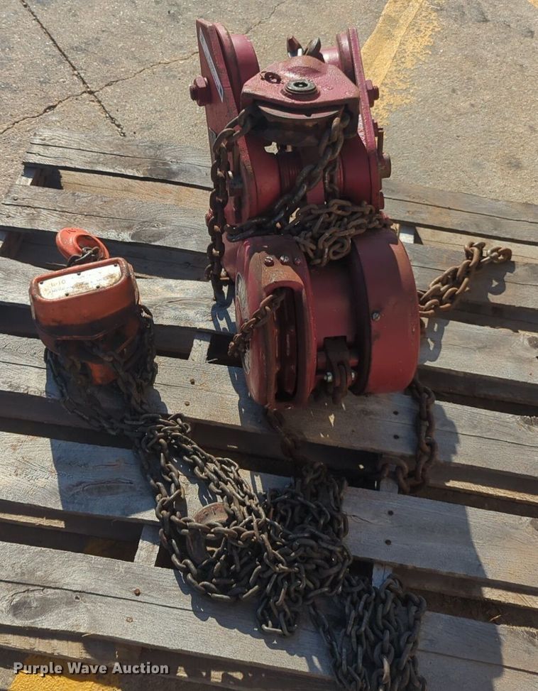 image for item EQ2091 (2) chain hoists