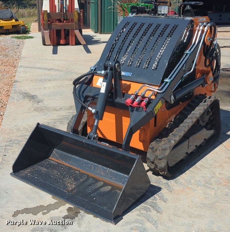 image for item EQ2140 LandHero LDH-T460 compact utility loader