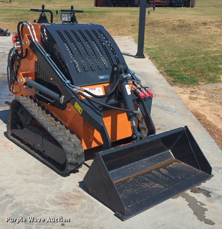 image for item EQ2140 LandHero LDH-T460 compact utility loader