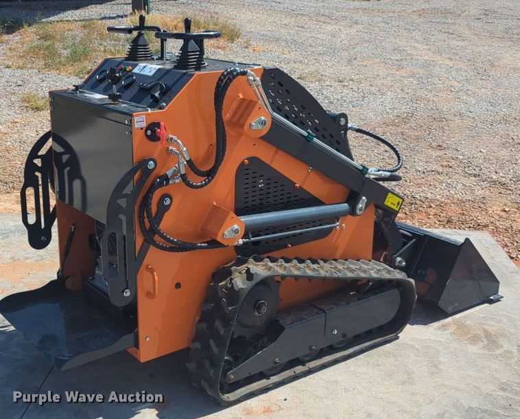 image for item EQ2140 LandHero LDH-T460 compact utility loader