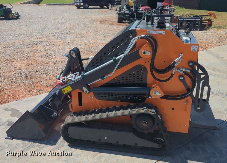 image for item EQ2140 LandHero LDH-T460 compact utility loader