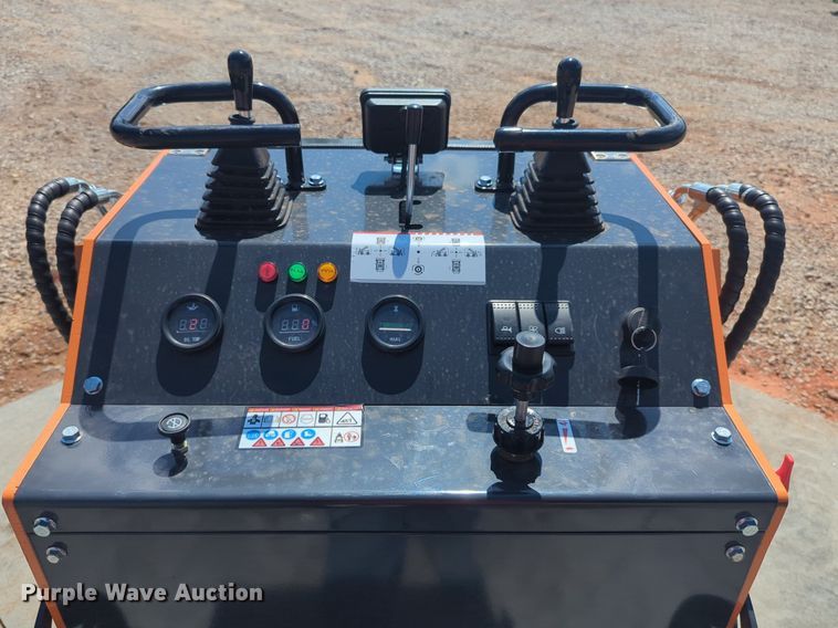 image for item EQ2140 LandHero LDH-T460 compact utility loader