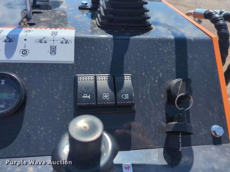 image for item EQ2140 LandHero LDH-T460 compact utility loader