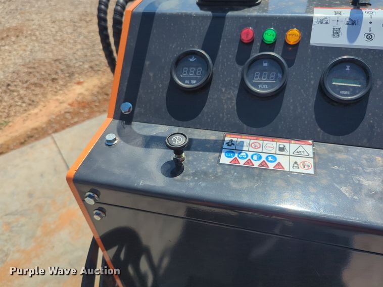 image for item EQ2140 LandHero LDH-T460 compact utility loader