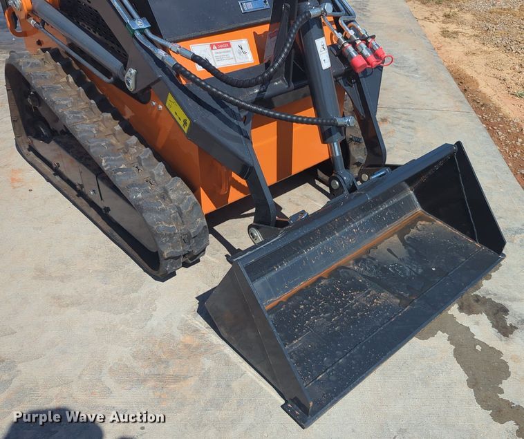 image for item EQ2140 LandHero LDH-T460 compact utility loader