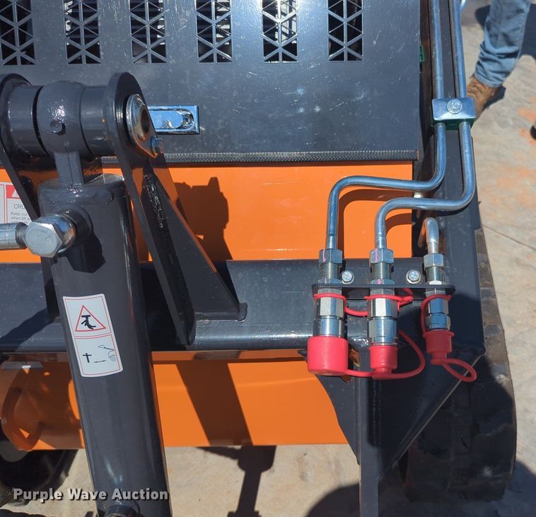 image for item EQ2140 LandHero LDH-T460 compact utility loader