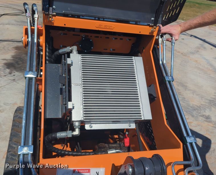 image for item EQ2140 LandHero LDH-T460 compact utility loader