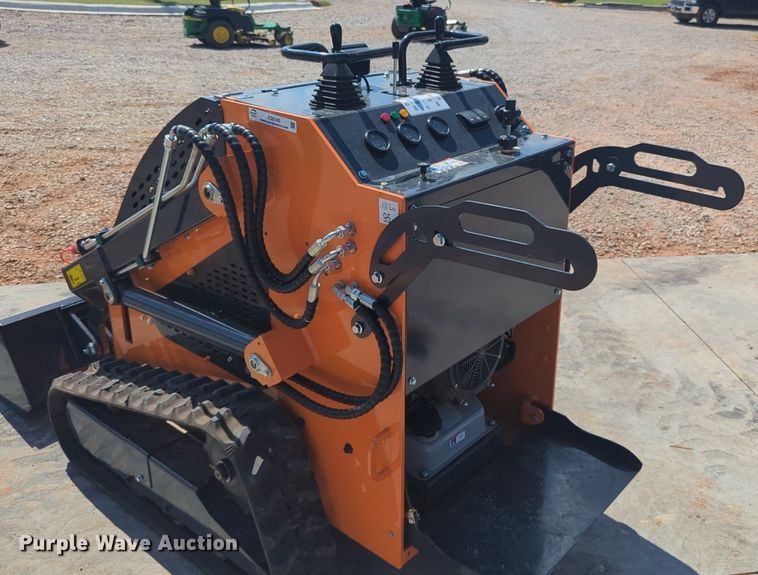 image for item EQ2140 LandHero LDH-T460 compact utility loader