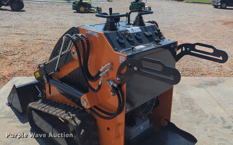 image for item EQ2140 LandHero LDH-T460 compact utility loader