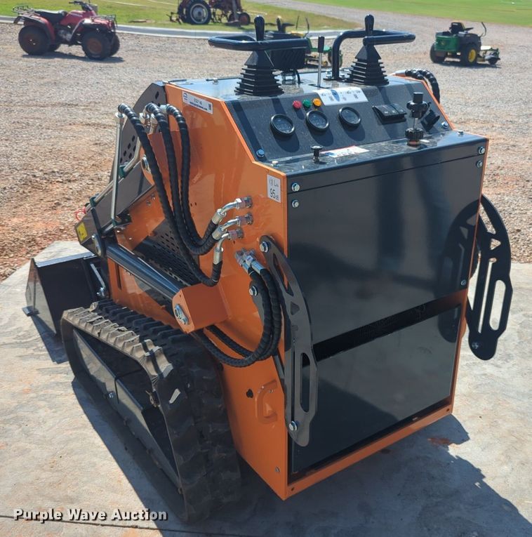 image for item EQ2140 LandHero LDH-T460 compact utility loader