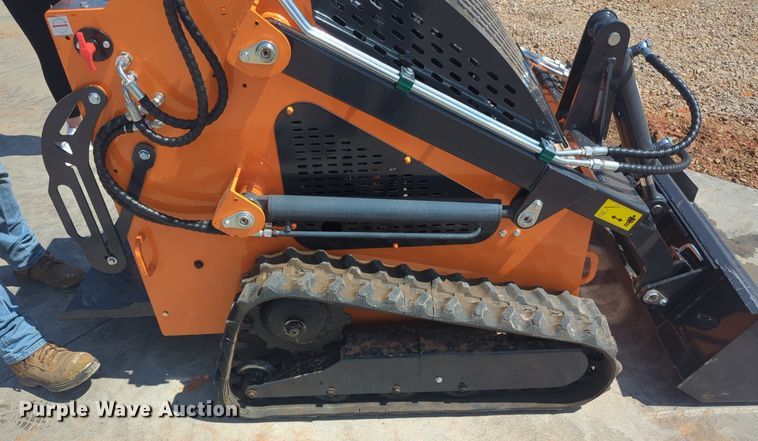 image for item EQ2140 LandHero LDH-T460 compact utility loader