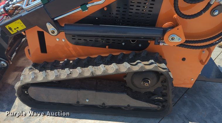 image for item EQ2140 LandHero LDH-T460 compact utility loader