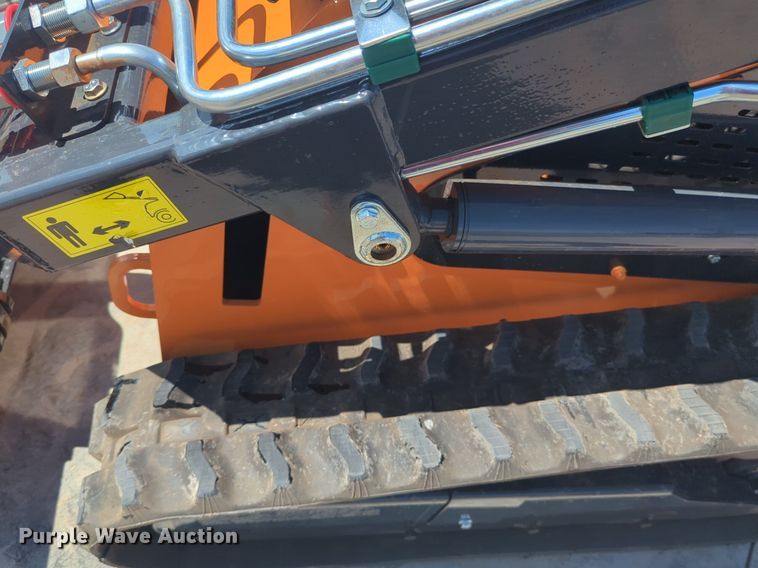 image for item EQ2140 LandHero LDH-T460 compact utility loader