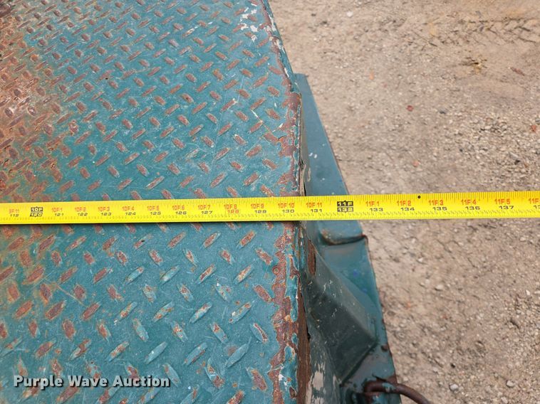 image for item EQ2501 2012 Ford F350 Super Duty XL flatbed pickup truck