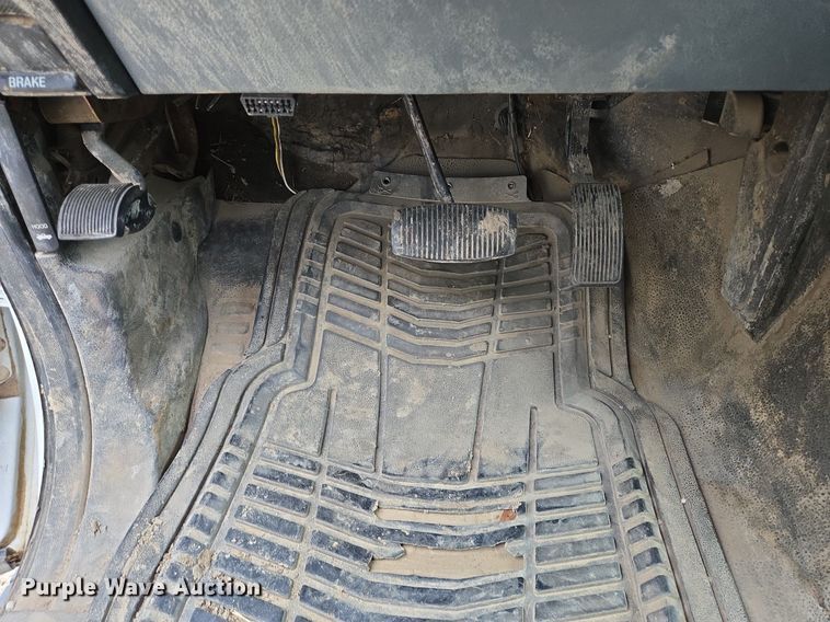 image for item EQ2501 2012 Ford F350 Super Duty XL flatbed pickup truck