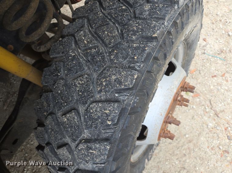 image for item EQ2501 2012 Ford F350 Super Duty XL flatbed pickup truck