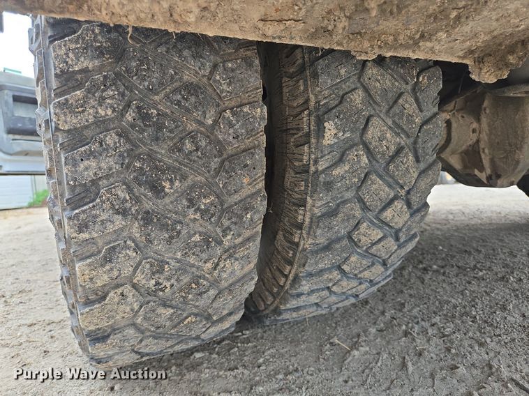 image for item EQ2503 2012 Ford F350 Super Duty XL flatbed pickup truck