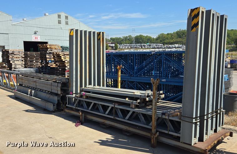 image for item EQ3517 Cantilever  pallet racking 