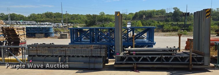 image for item EQ3517 Cantilever  pallet racking 