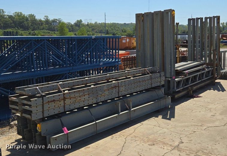 image for item EQ3517 Cantilever  pallet racking 