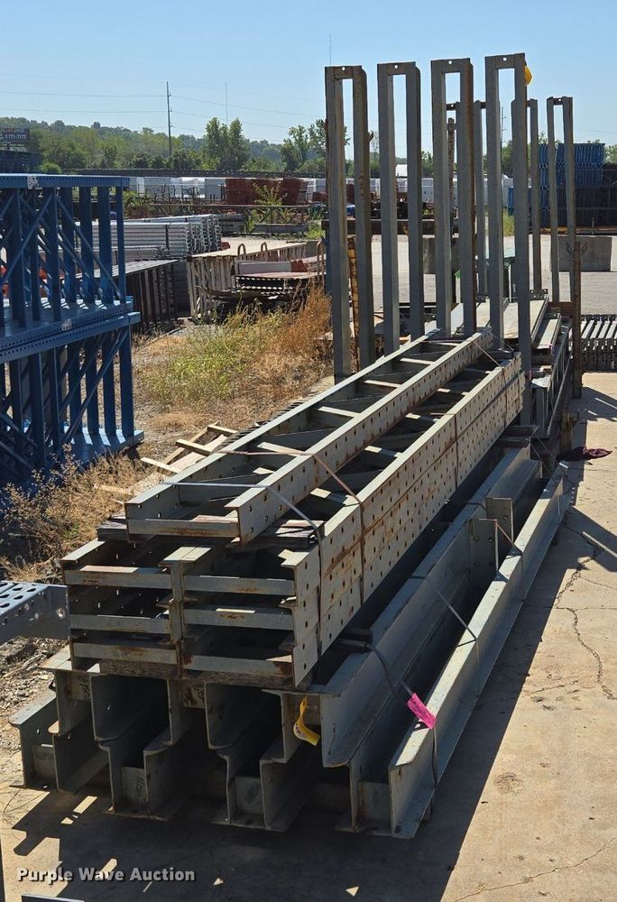 image for item EQ3517 Cantilever  pallet racking 