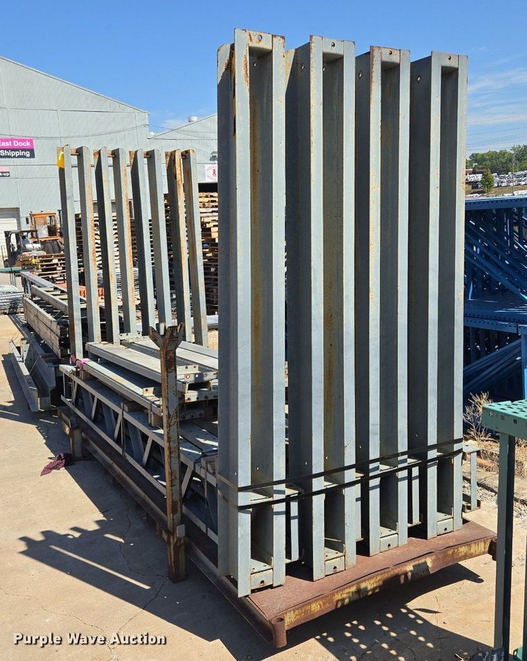 image for item EQ3517 Cantilever  pallet racking 