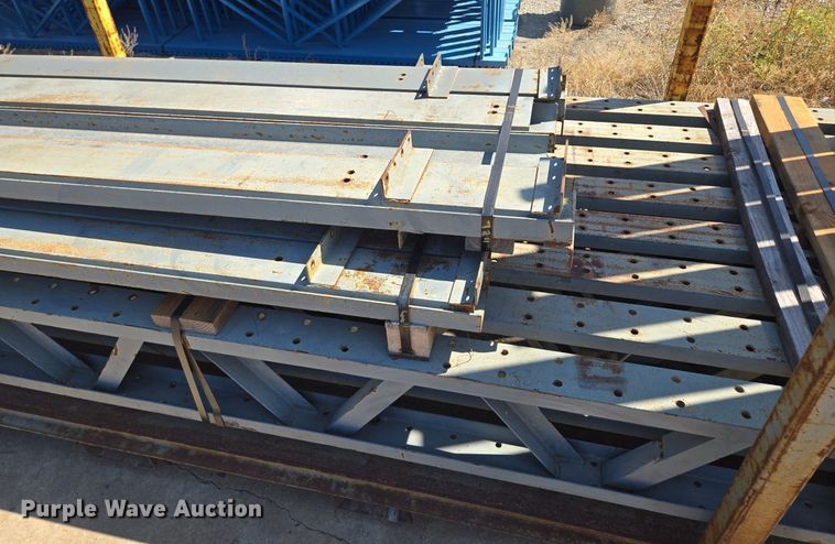 image for item EQ3517 Cantilever  pallet racking 