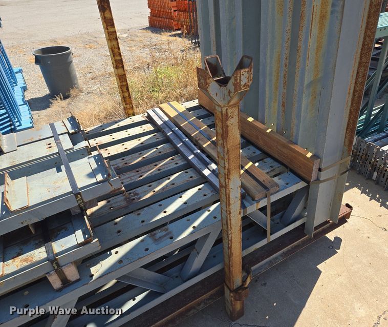 image for item EQ3517 Cantilever  pallet racking 