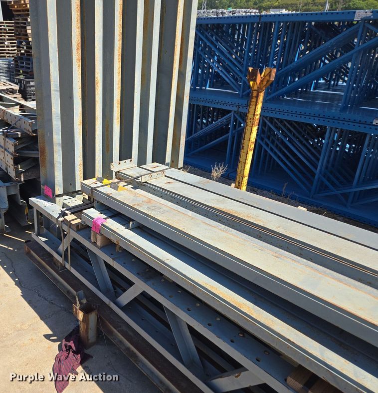 image for item EQ3517 Cantilever  pallet racking 